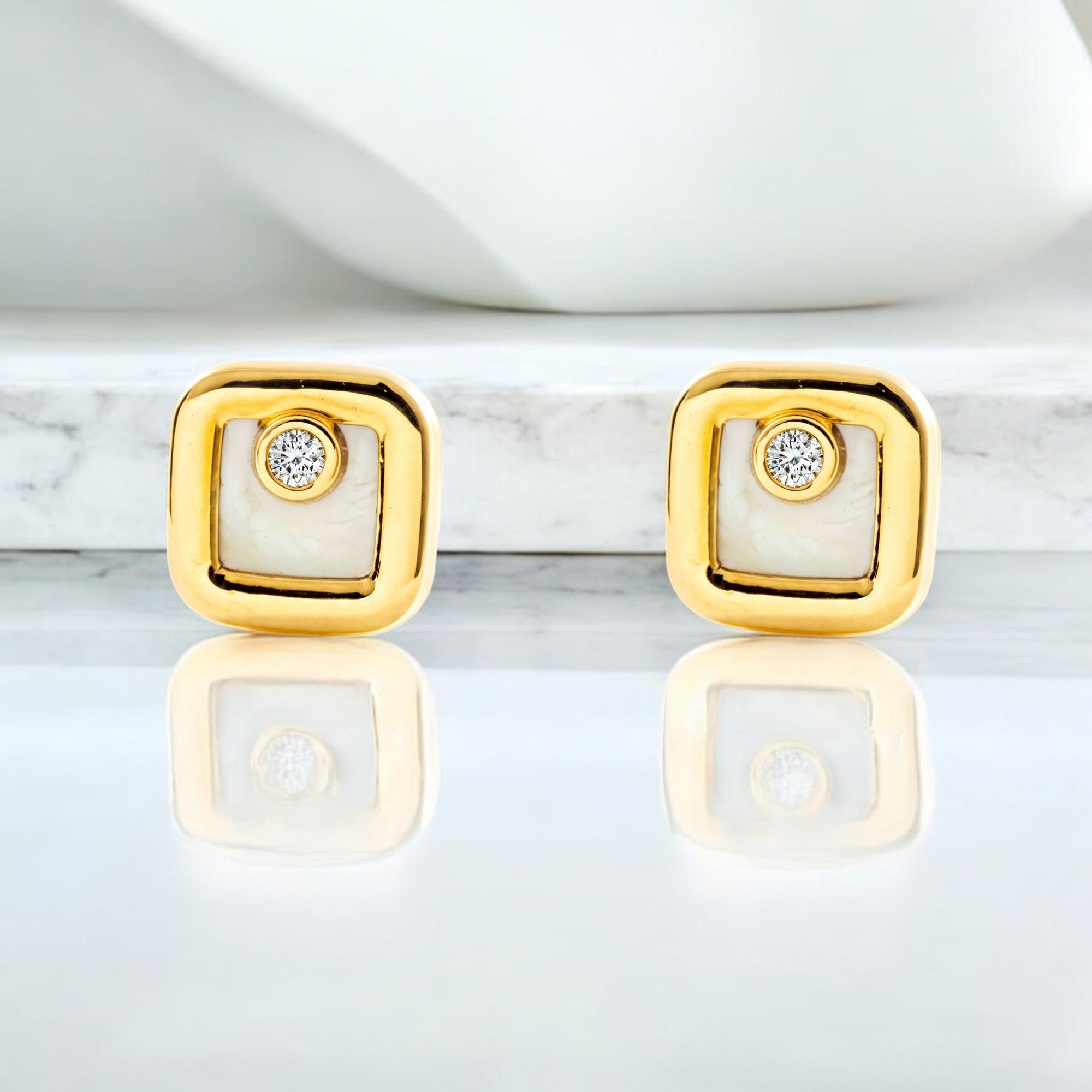 9K Yellow Gold Girl's Earrings with Square Mother-of-Pearl and Shiny Zirconia