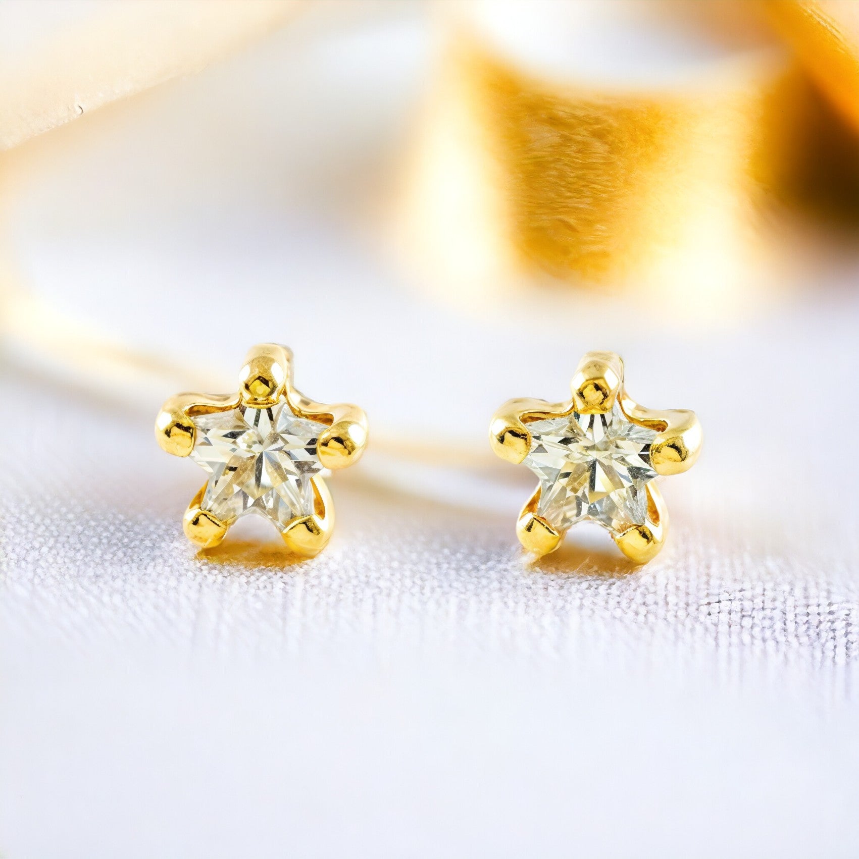 Pendientes Niña Oro Amarillo 9K Estrella Circonita Brillo