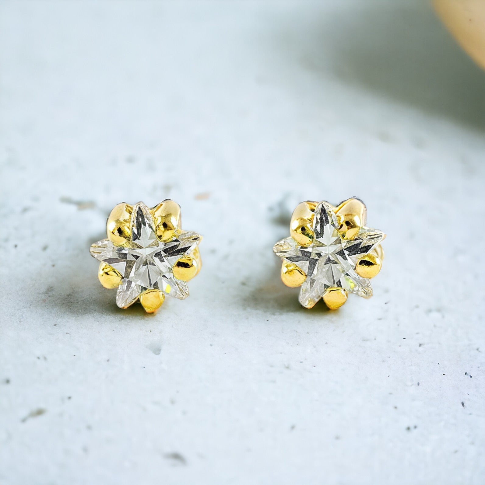 Baby-Girl Earrings 9K Yellow Gold Shiny Zircon Star