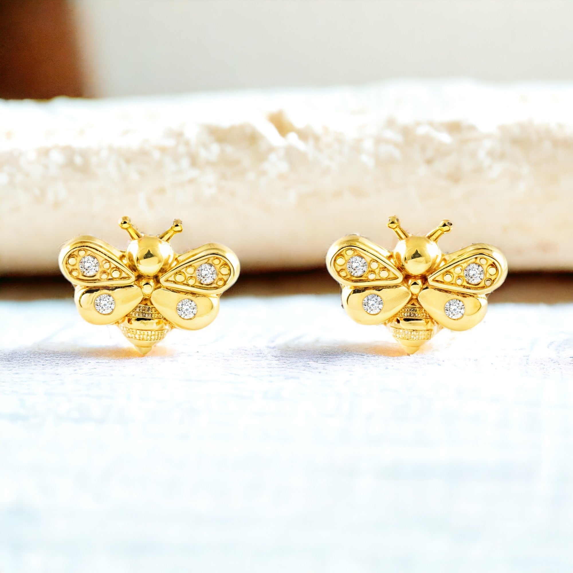 Pendientes Niña Oro Amarillo 9K Abeja Circonita Brillo