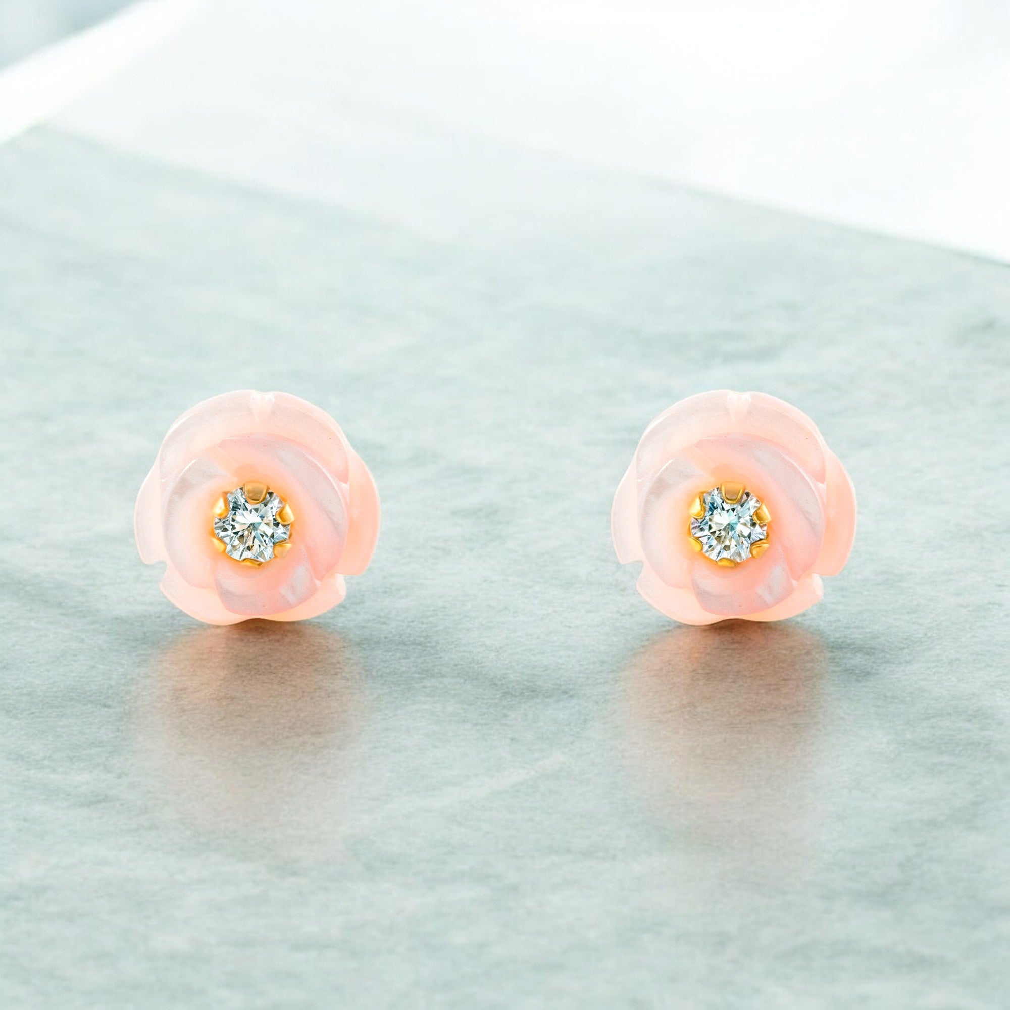 Girl's Earrings 18K Yellow Gold Mother of Pearl Shiny Zirconia Flower