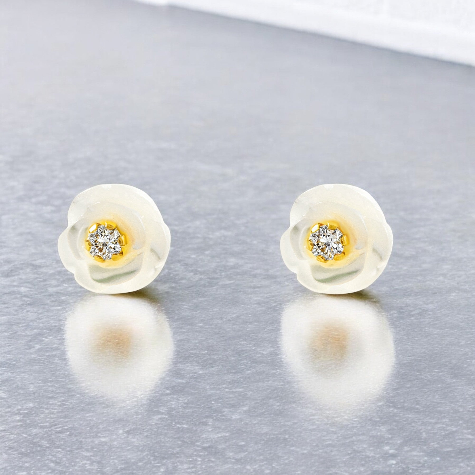 Girl's Earrings 9K Yellow Gold Mother of Pearl Shiny Zirconia Flower