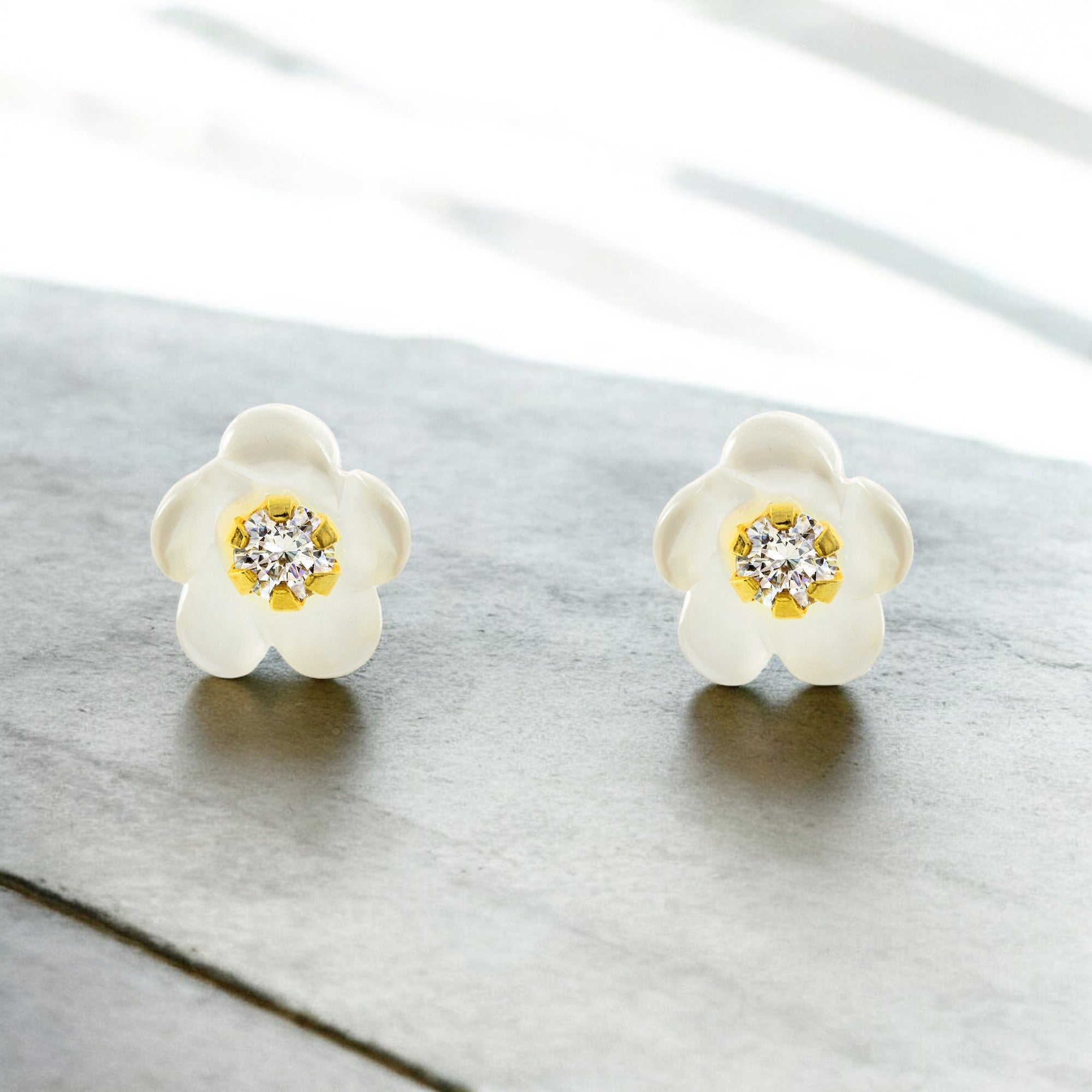 Pendientes Niña Oro Amarillo 18K Nacar Flor Circonita Brillo