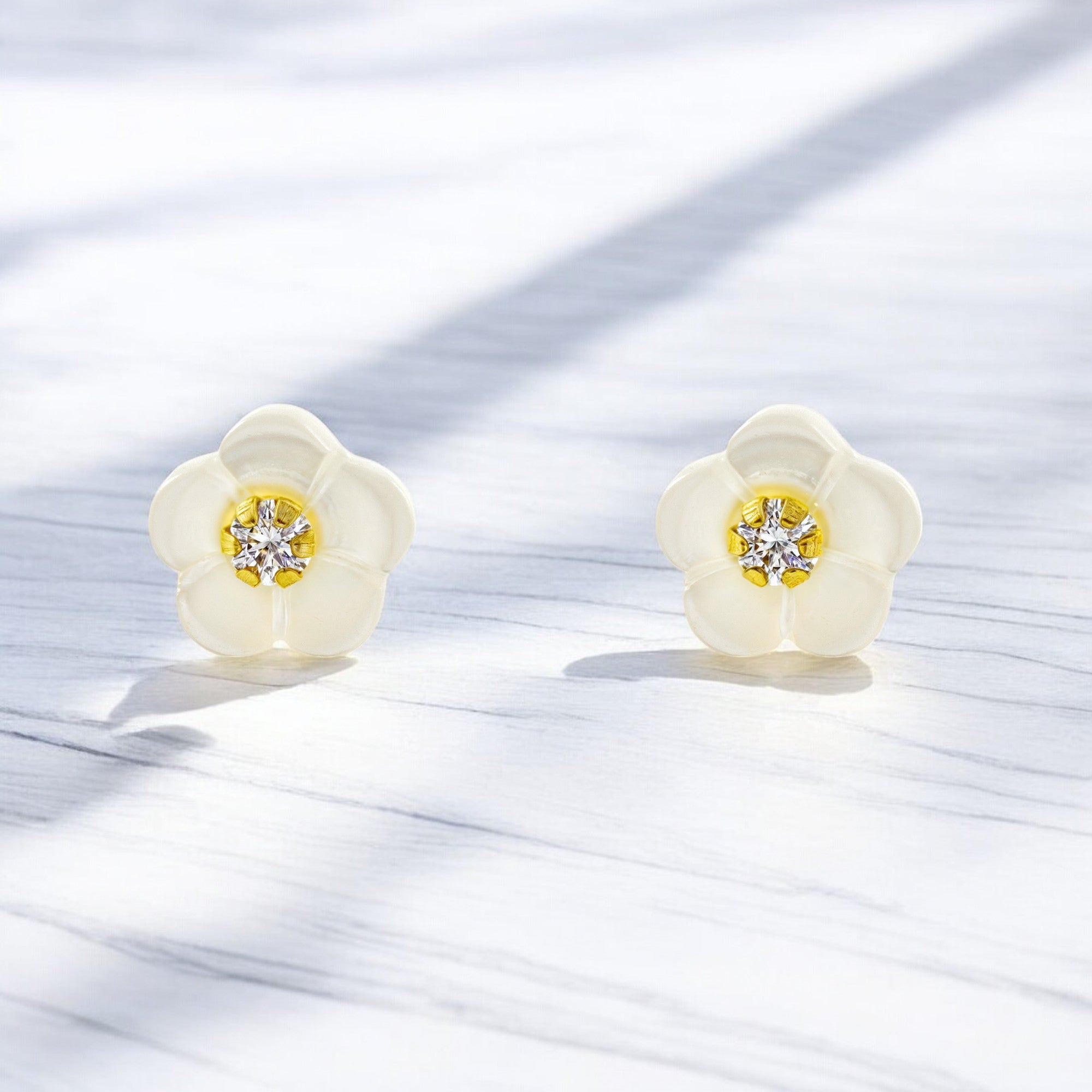 Girl's Earrings 18K Yellow Gold Mother of Pearl Shiny Zirconia Flower