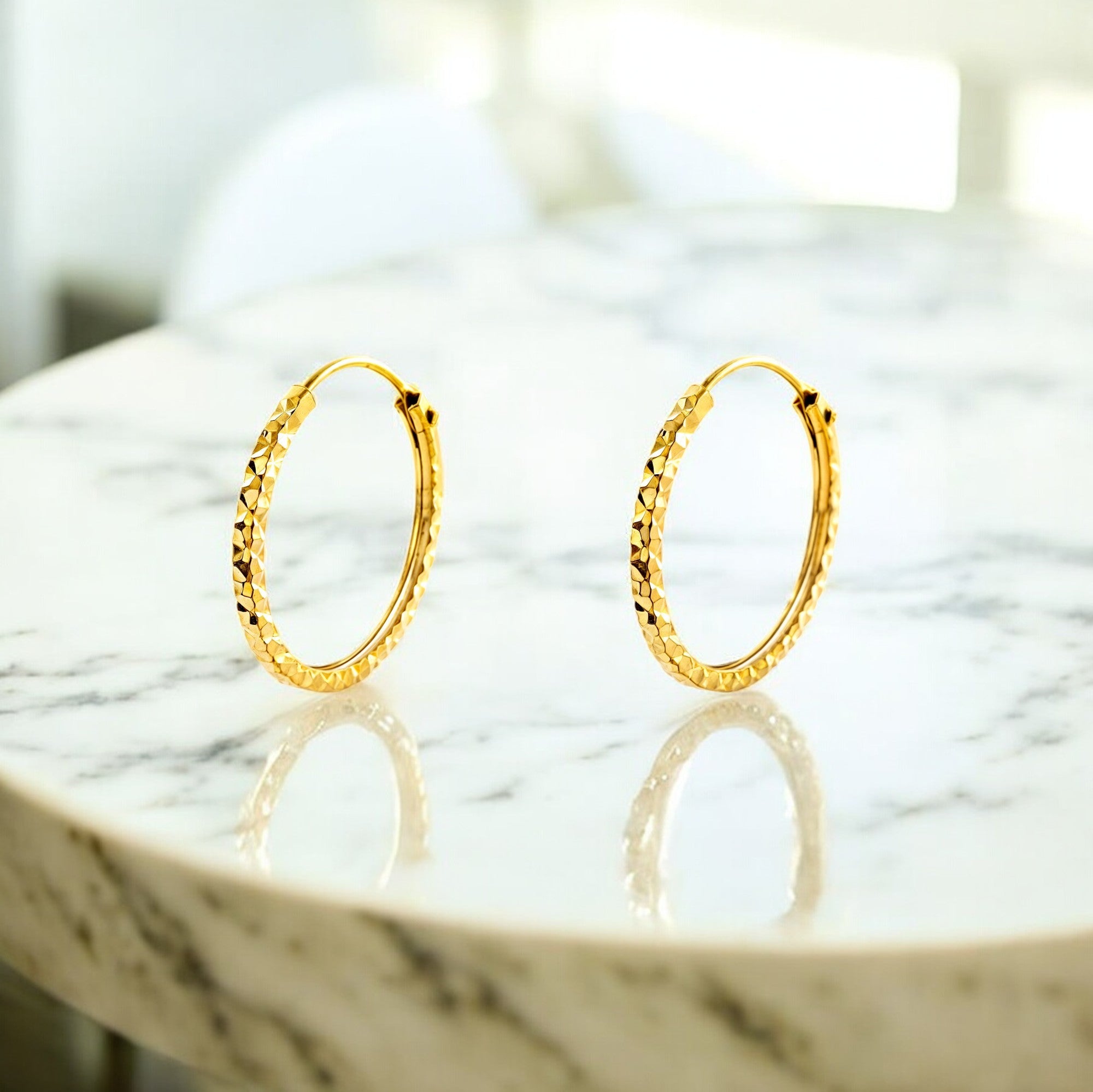 Pendientes Oro Amarillo 18K Aros Cuadrado Tallados 12 x 1,2 mm