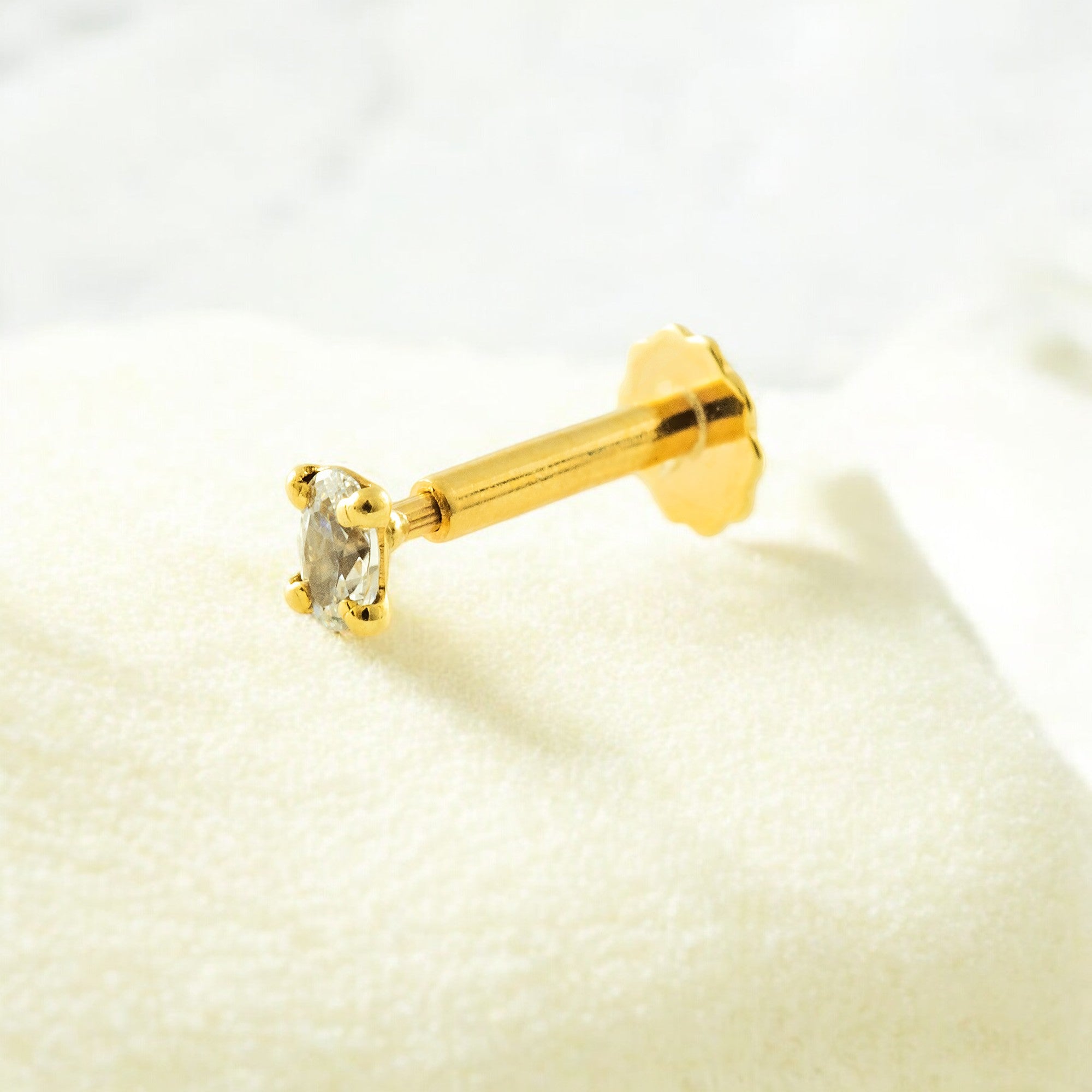 Piercing Oro Amarillo 9K Cartilago Oval Circonita Brillo