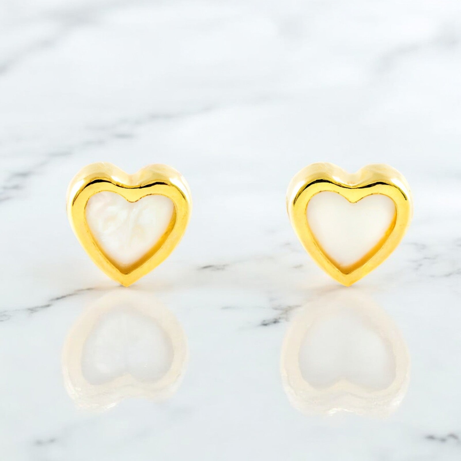 Pendientes Bebe-Niña Oro Amarillo 9K Nacar Corazón Brillo