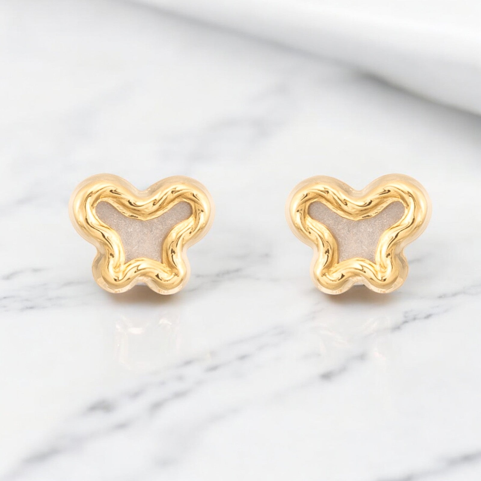 Pendientes Bebe-Niña Oro Amarillo 9K Nacar Mariposa Tallados