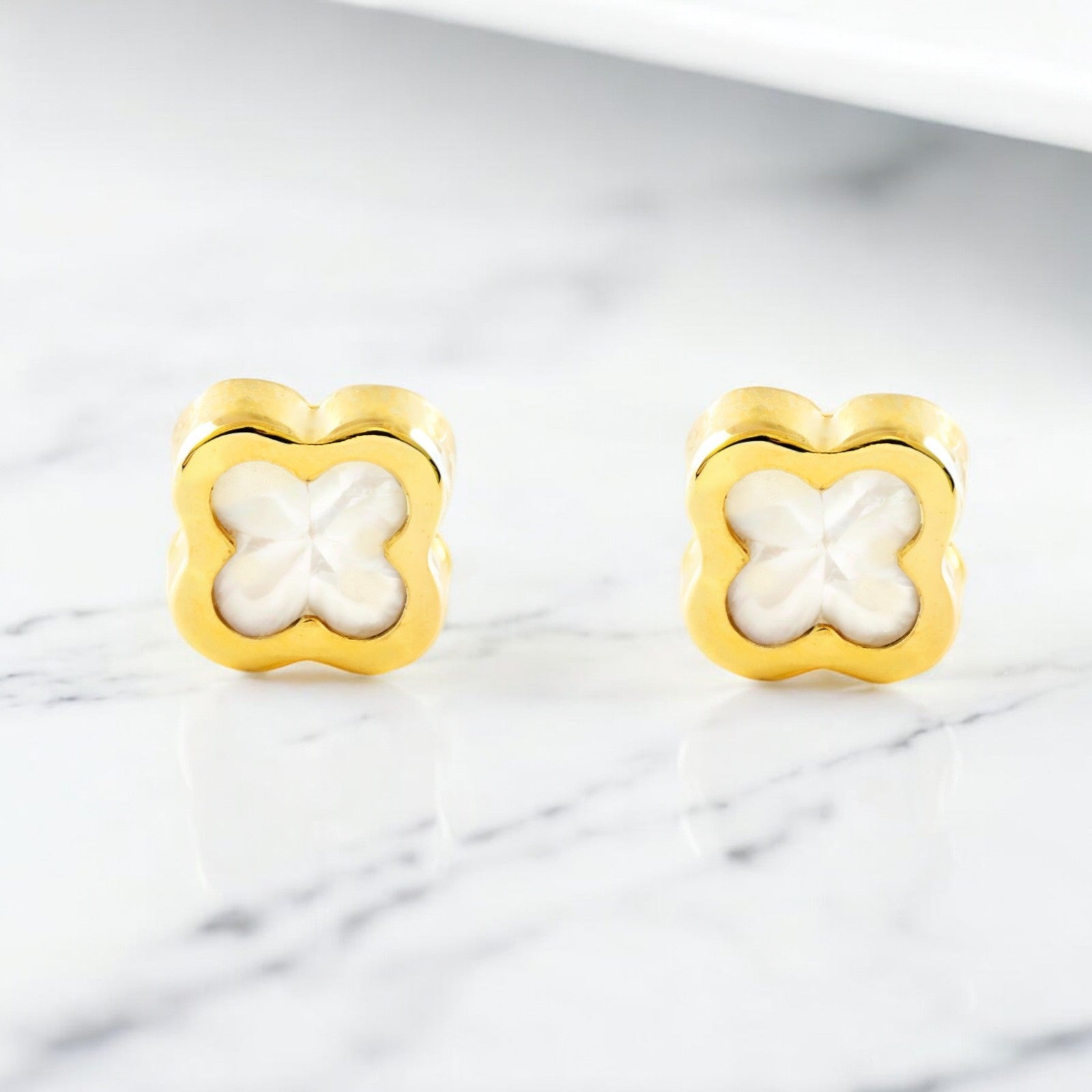 Pendientes Bebe-Niña Oro Amarillo 9K Nacar Cuatrebol Brillo