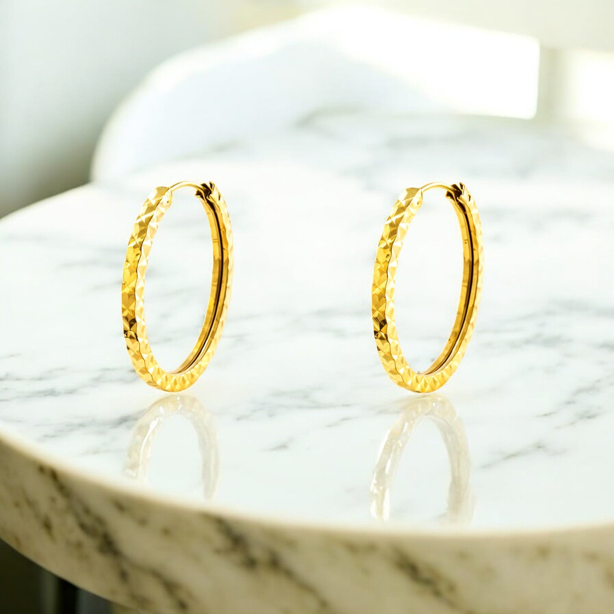 Pendientes Oro Amarillo 18K Aros Cuadrado Tallados 14 x 1,5 mm