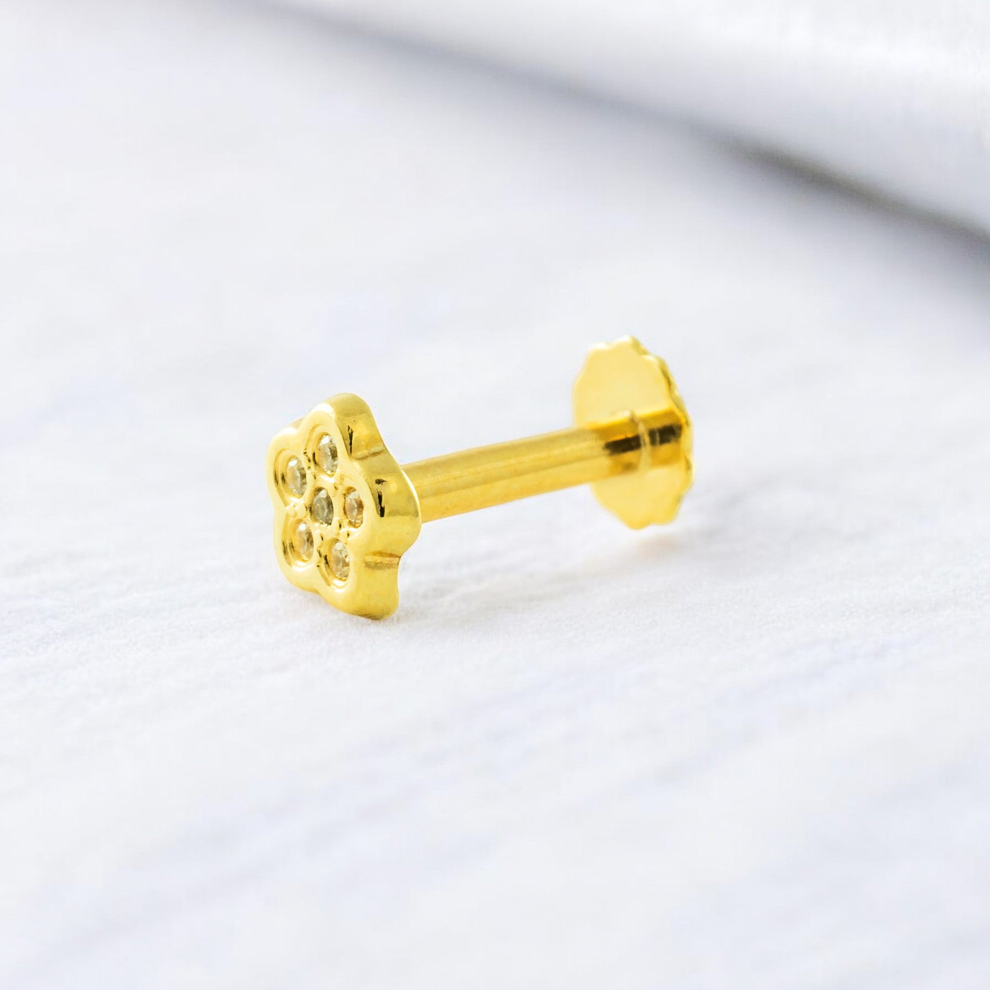 Piercing Oro Amarillo 9K Cartilago Flor Circonitas Brillo