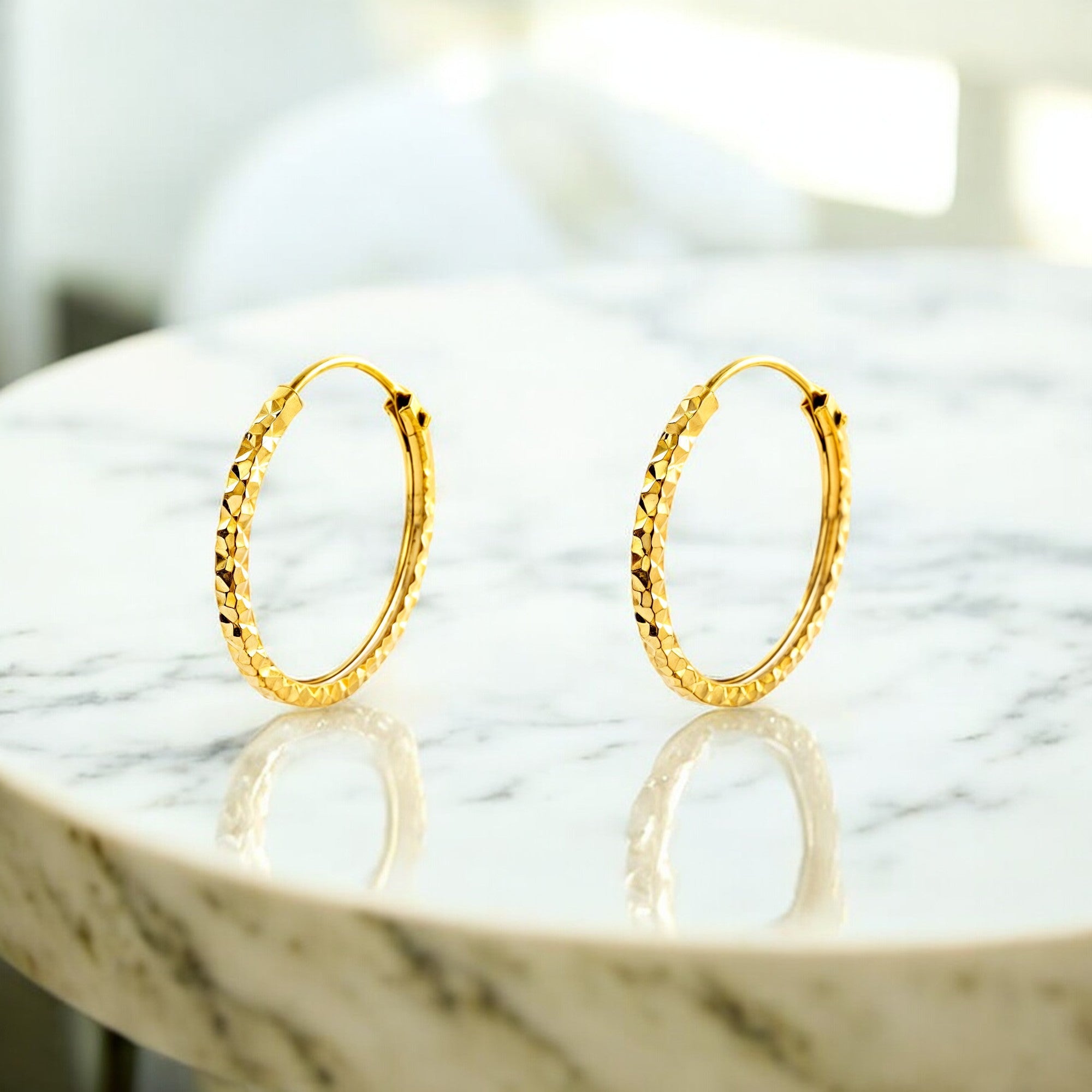 Pendientes Oro Amarillo 18K Aros Cuadrado Tallados 14 x 1,2 mm