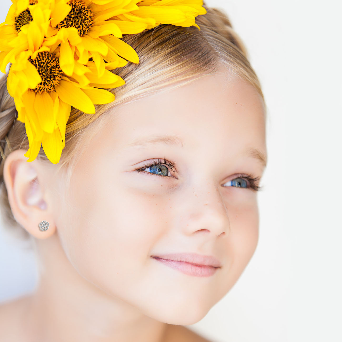 Pendientes Niña Oro Blanco Flor corazones calados con Circón