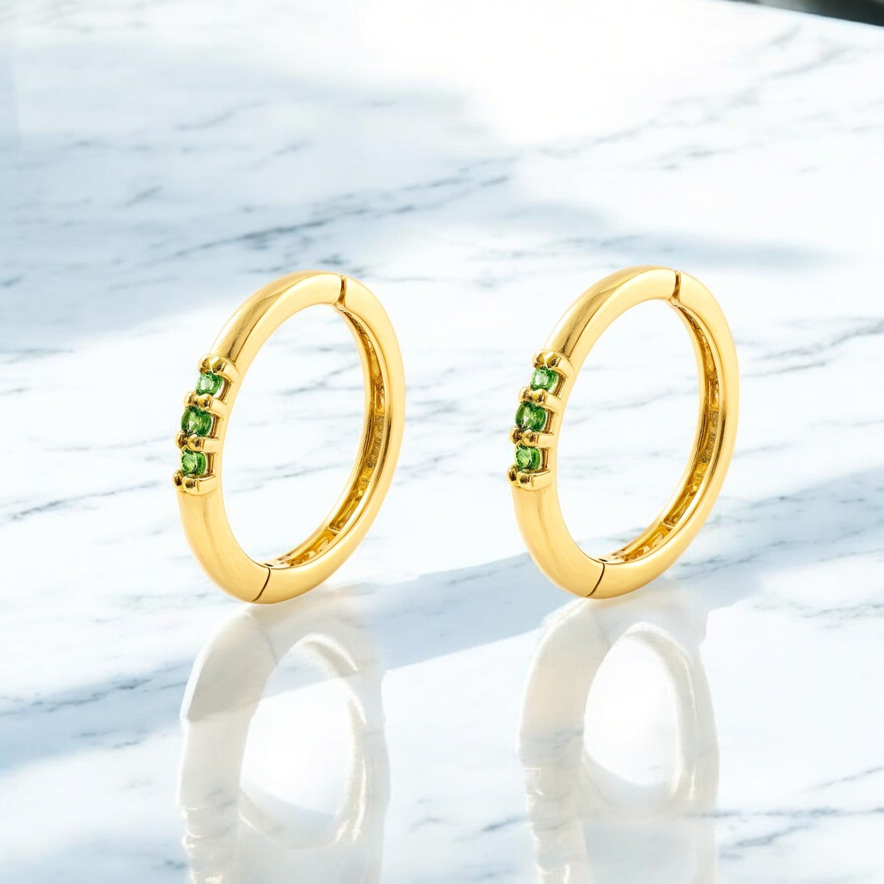 Pendientes Oro Amarillo 9K Aros Redondo Esmeraldas Preciosas Sintéticos Brillo 10 x 1,15 mm