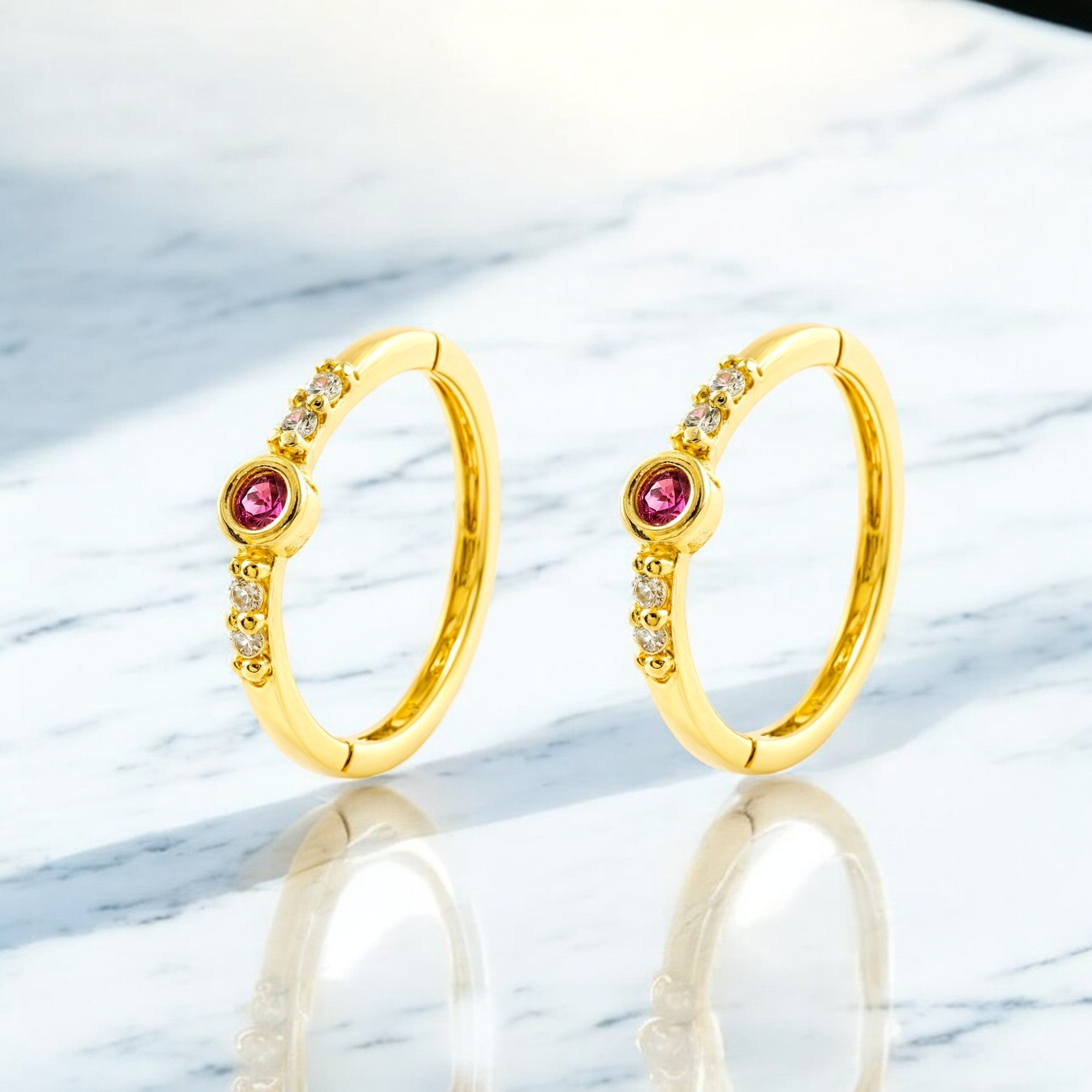 Pendientes Oro Amarillo 9K Aros Redondo Rubies Preciosos Sintéticos Brillo 12 x 2,5 mm
