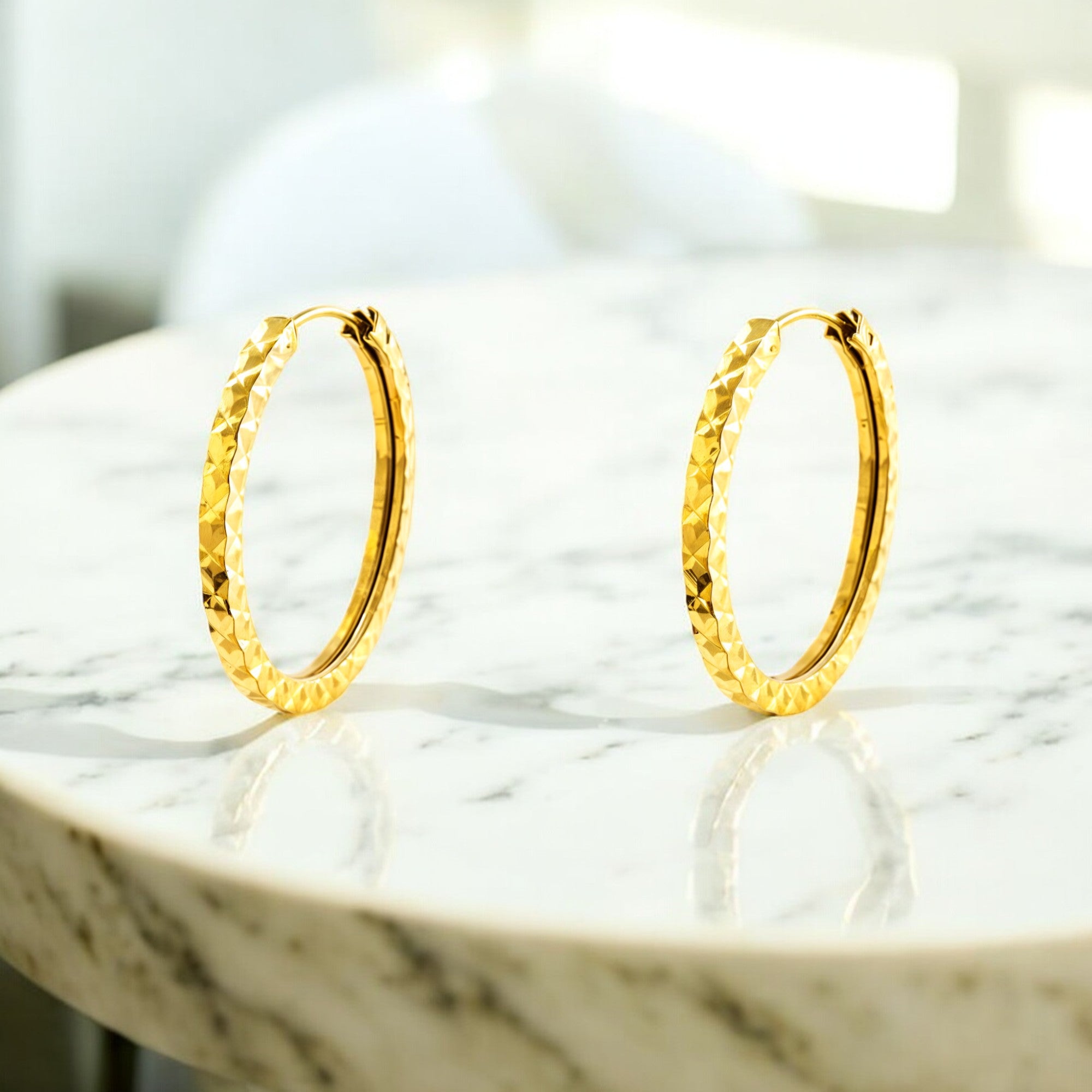 Pendientes Oro Amarillo 18K Aros Cuadrado Tallados 18 x 1,5 mm