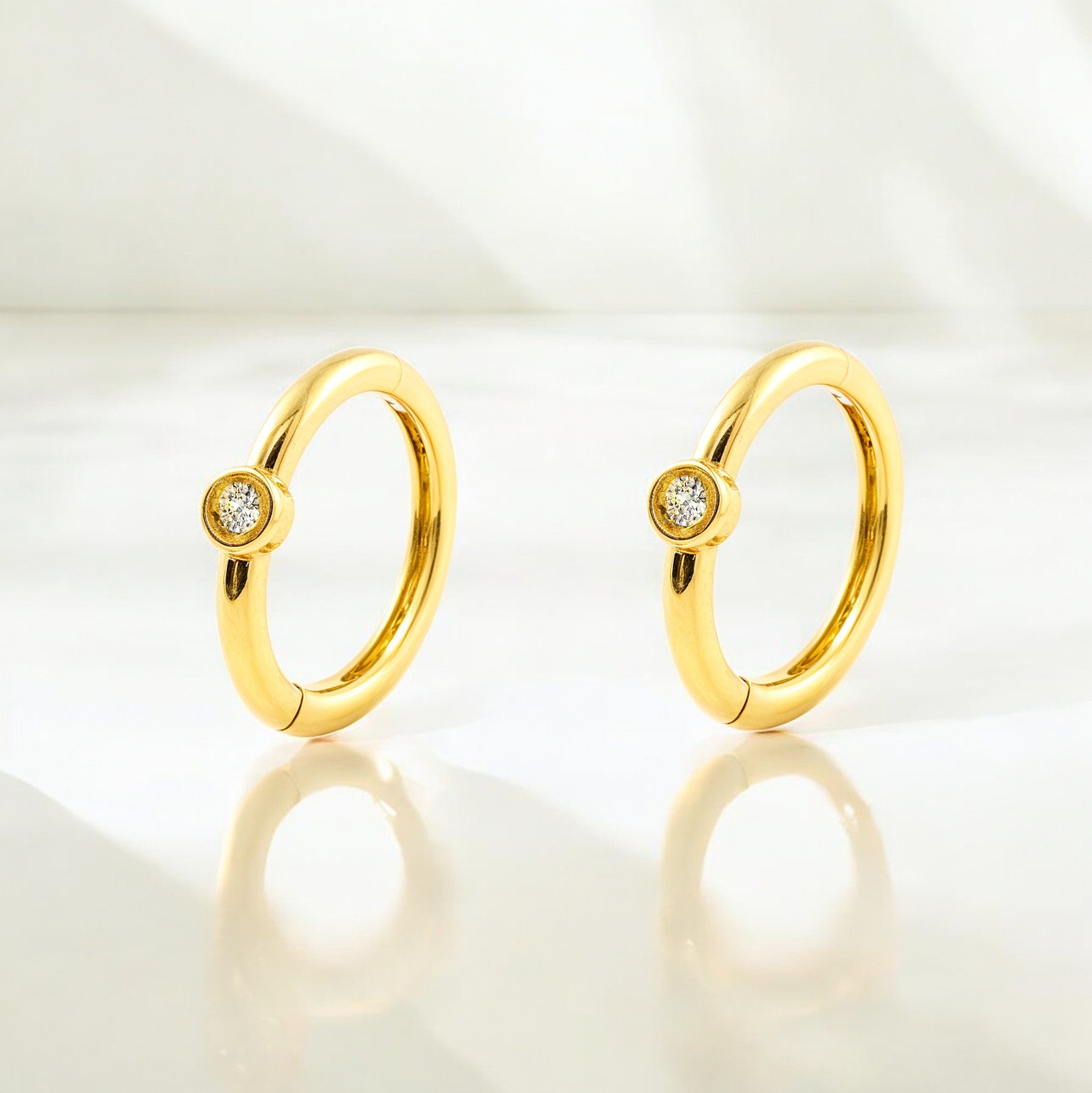Pendientes Oro Amarillo 9K Aros Redondo Circonita Brillo 10 x 2 mm