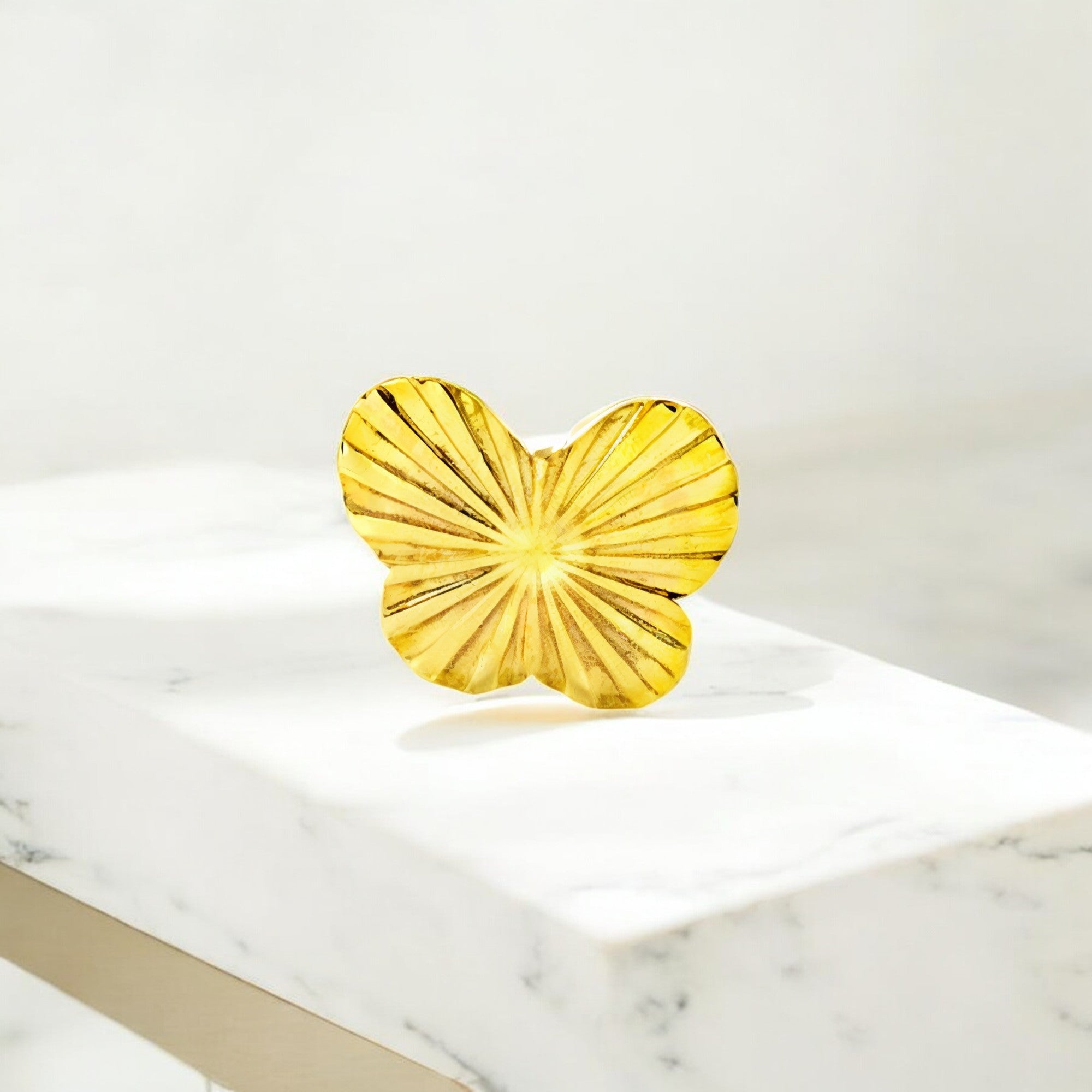 Piercing Oro Amarillo 9K Cartilago Mariposa Tallado